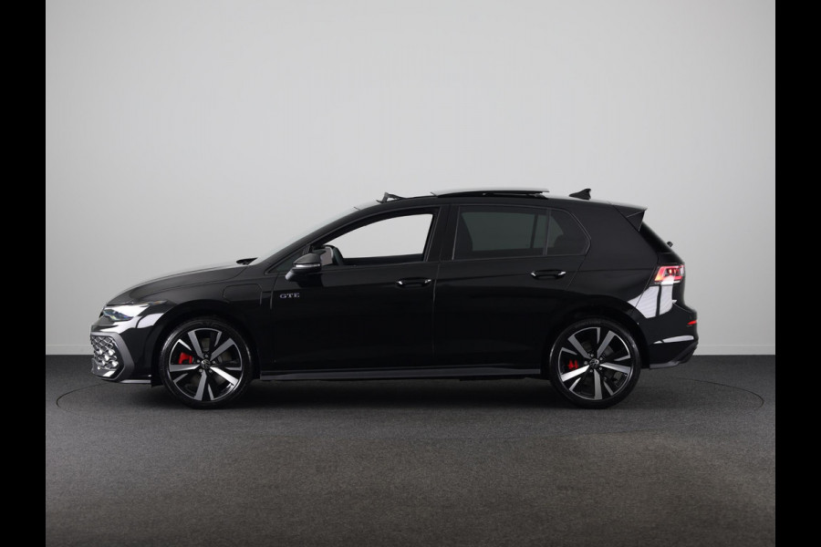 Volkswagen Golf 1.5 eHybrid GTE 272PK PHEV |Private lease vanaf € 796,- pm |Panorama dak | Black Style | 18" Lm velgen | Multimedia pakket plus |