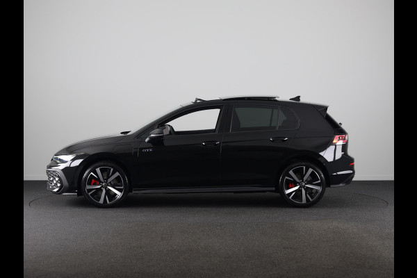 Volkswagen Golf 1.5 eHybrid GTE 272PK PHEV |Private lease vanaf € 796,- pm |Panorama dak | Black Style | 18" Lm velgen | Multimedia pakket plus |