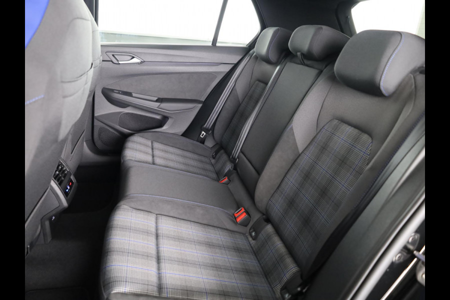 Volkswagen Golf 1.5 eHybrid GTE 272PK PHEV |Private lease vanaf € 796,- pm |Panorama dak | Black Style | 18" Lm velgen | Multimedia pakket plus |