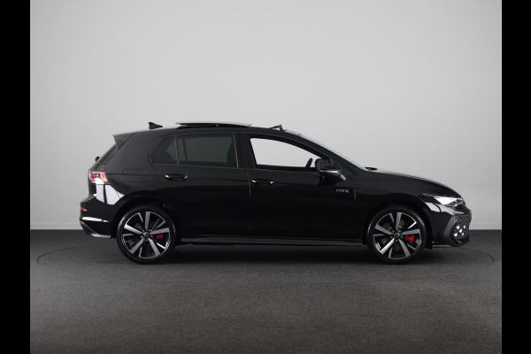 Volkswagen Golf 1.5 eHybrid GTE 272PK PHEV |Private lease vanaf € 796,- pm |Panorama dak | Black Style | 18" Lm velgen | Multimedia pakket plus |