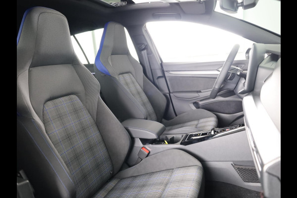 Volkswagen Golf 1.5 eHybrid GTE 272PK PHEV |Private lease vanaf € 796,- pm |Panorama dak | Black Style | 18" Lm velgen | Multimedia pakket plus |