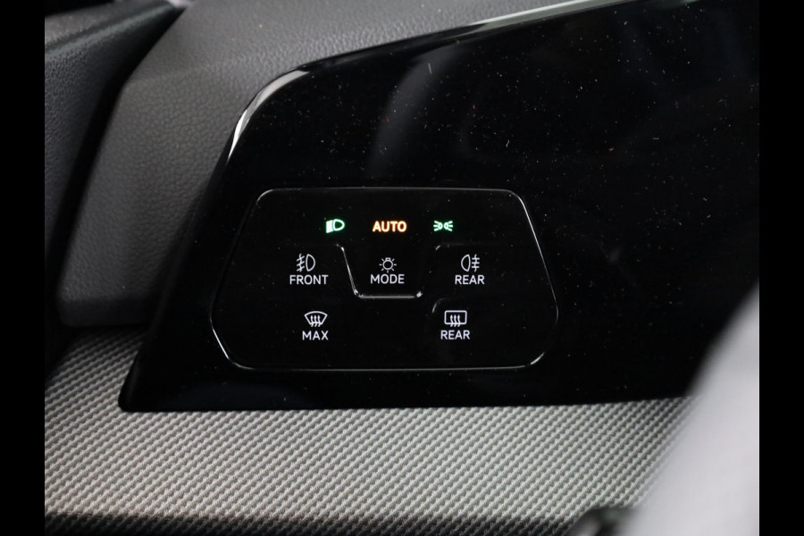 Volkswagen Golf 1.5 eHybrid GTE 272PK PHEV |Private lease vanaf € 796,- pm |Panorama dak | Black Style | 18" Lm velgen | Multimedia pakket plus |