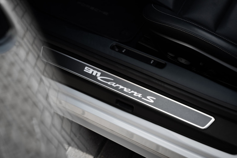 Porsche 911 992 Cabrio 3.0 Carrera S - Sport Chrono + | Stoelkoeling | Lift | Bose | 360 Camera | Memory Porsche 911 992 Cabrio 3.0 Carrera S - Sport Chrono + | Stoelkoeling | Lift | Bose | 360 Camera | Memory