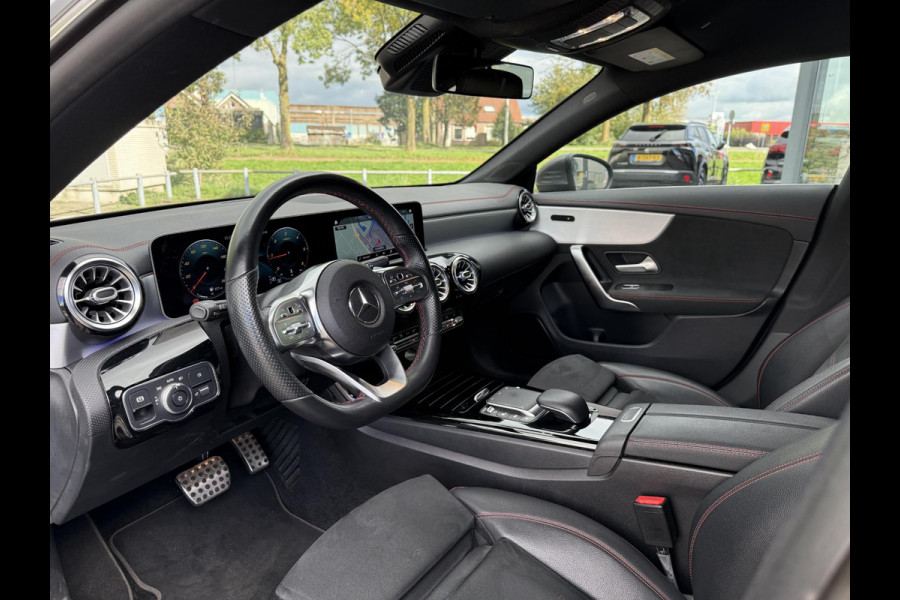 Mercedes-Benz CLA-Klasse Shooting Brake 180d Aut. Sol. AMG Sport Ed. | Mood light Sfeer | Full Options