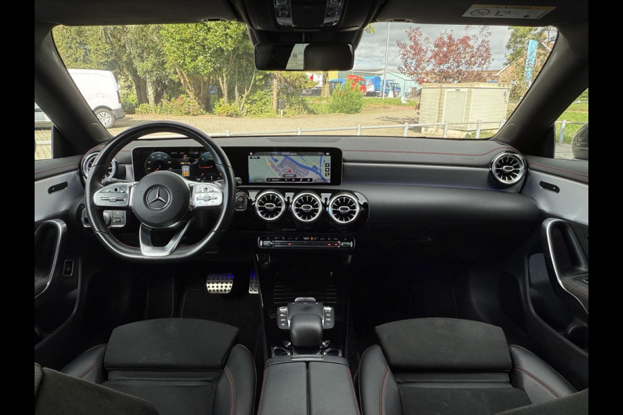 Mercedes-Benz CLA-Klasse Shooting Brake 180d Aut. Sol. AMG Sport Ed. | Mood light Sfeer | Full Options