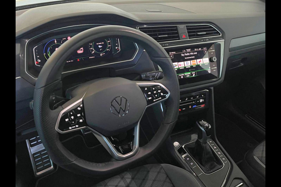 Volkswagen Tiguan 1.4 TSI eHybrid PHEV R-Line Business+ | LED Matrix | Camera | Adaptive CC | Black Pack | (occasion) Volkswagen Tiguan 1.4 TSI eHybrid PHEV R-Line Business+ | LED Matrix | Camera | Adaptive CC | Black Pack | (occasion)