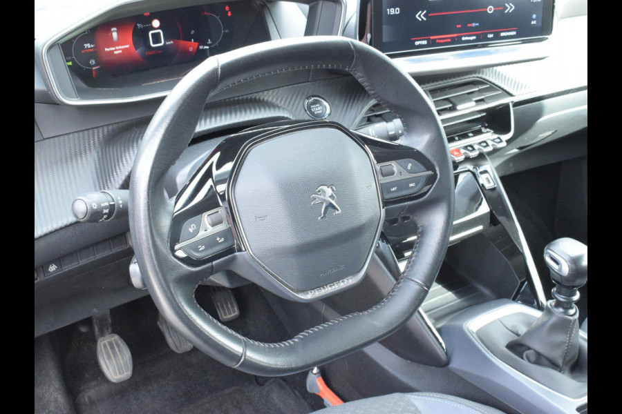 Peugeot 2008 1.2 PureTech Allure | navigatie | camera | cruise control | trekhaak Peugeot 2008 1.2 PureTech Allure | navigatie | camera | cruise control | trekhaak