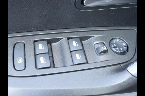 Peugeot 2008 1.2 PureTech Allure | navigatie | camera | cruise control | trekhaak Peugeot 2008 1.2 PureTech Allure | navigatie | camera | cruise control | trekhaak