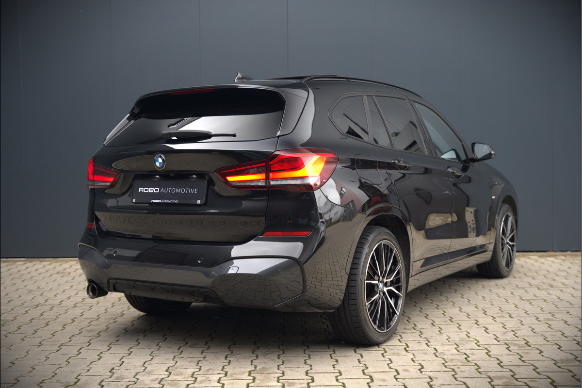BMW X1 xDrive25e Business Edition Plus M Sport | Panoramadak | Leer | Head-Up Display | Camera | Shadowline | Keyless | Cruise Control | Navigatie Prof. | Stoelverwarming | Elek. Achterklep | Ambiance Verlichting BMW X1 xDrive25e Business Edition Plus M Sport | Panoramadak | Leer | Head-Up Display | Camera | Shadowline | Keyless | Cruise Control | Navigatie Prof. | Stoelverwarming | Elek. Achterklep | Ambiance Verlichting