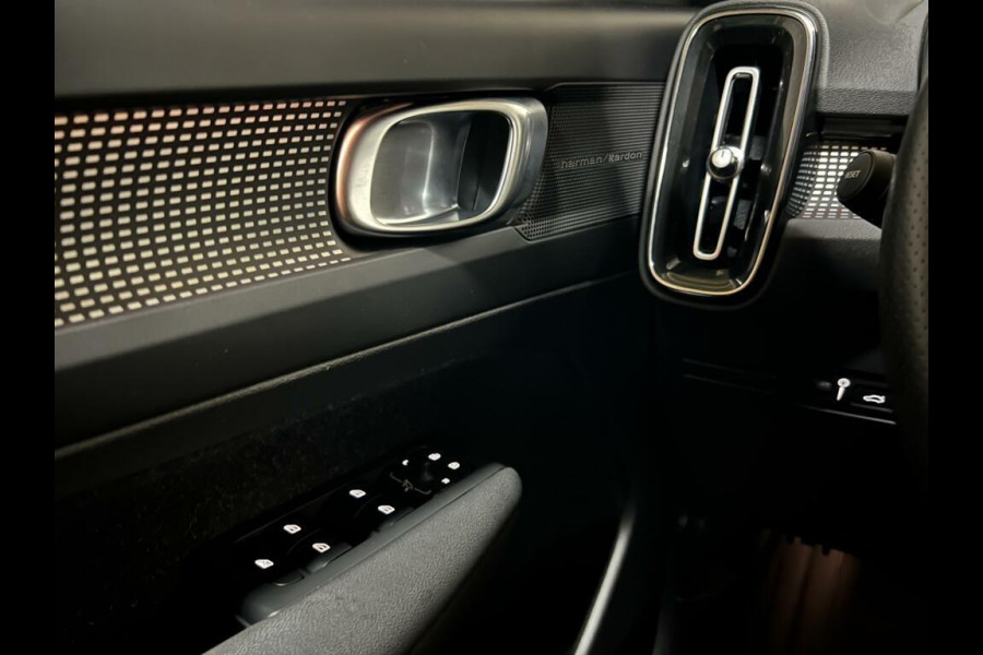 Volvo XC40 1.5 T5 Recharge R-Design Pano H/K 360° ACC Autopilot Volvo XC40 1.5 T5 Recharge R-Design Pano H/K 360° ACC Autopilot