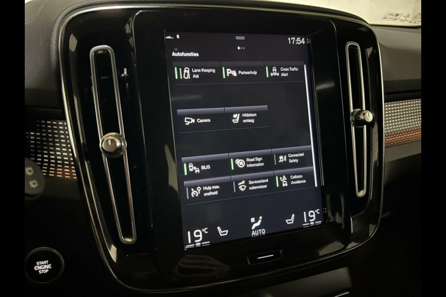 Volvo XC40 1.5 T5 Recharge R-Design Pano H/K 360° ACC Autopilot Volvo XC40 1.5 T5 Recharge R-Design Pano H/K 360° ACC Autopilot