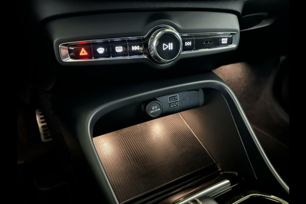 Volvo XC40 1.5 T5 Recharge R-Design Pano H/K 360° ACC Autopilot Volvo XC40 1.5 T5 Recharge R-Design Pano H/K 360° ACC Autopilot