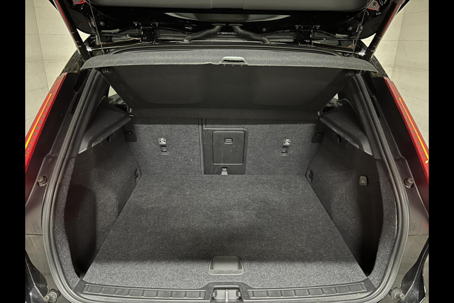 Volvo XC40 1.5 T5 Recharge R-Design Pano H/K 360° ACC Autopilot Volvo XC40 1.5 T5 Recharge R-Design Pano H/K 360° ACC Autopilot