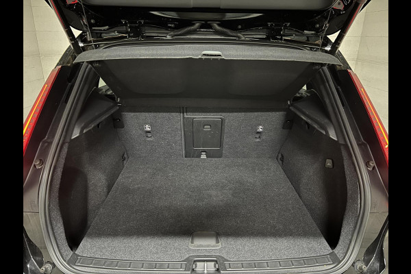 Volvo XC40 1.5 T5 Recharge R-Design Pano H/K 360° ACC Autopilot Volvo XC40 1.5 T5 Recharge R-Design Pano H/K 360° ACC Autopilot