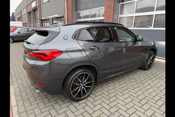 BMW X2 SDrive20i 192PK M-Sport LED Pano Camera Keyless Lane