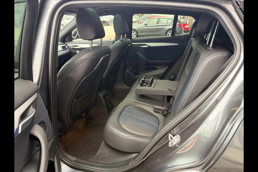 BMW X2 SDrive20i 192PK M-Sport LED Pano Camera Keyless Lane