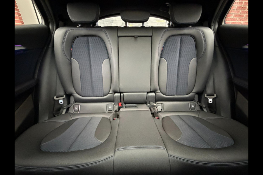 BMW X2 SDrive20i 192PK M-Sport LED Pano Camera Keyless Lane