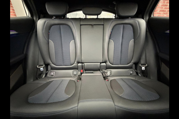 BMW X2 SDrive20i 192PK M-Sport LED Pano Camera Keyless Lane