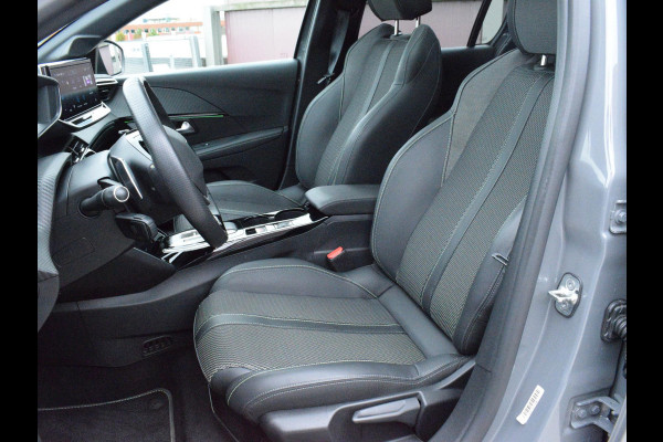 Peugeot 208 Hybrid 136 e-DCS6 GT PANORAMADAK | NAVI & CARPLAY | CAMERA MET SENSOREN | E.C.C. |