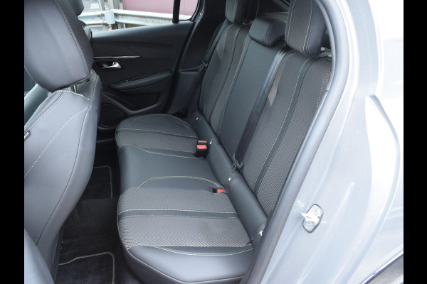 Peugeot 208 Hybrid 136 e-DCS6 GT PANORAMADAK | NAVI & CARPLAY | CAMERA MET SENSOREN | E.C.C. |