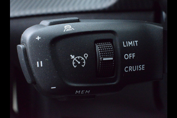 Peugeot 208 Hybrid 136 e-DCS6 GT PANORAMADAK | NAVI & CARPLAY | CAMERA MET SENSOREN | E.C.C. |