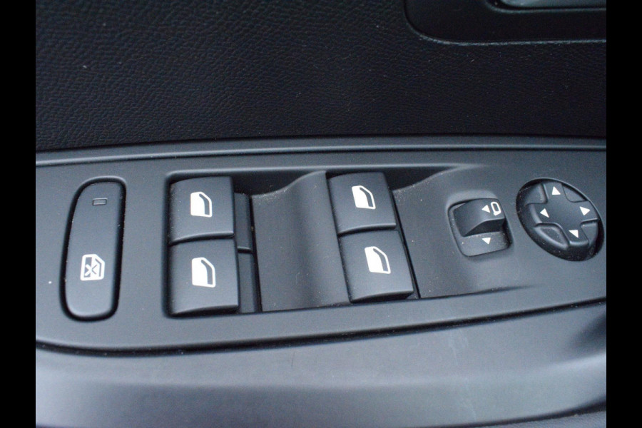 Peugeot 208 Hybrid 136 e-DCS6 GT PANORAMADAK | NAVI & CARPLAY | CAMERA MET SENSOREN | E.C.C. |