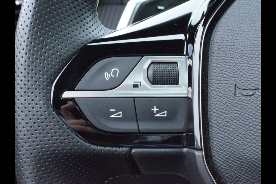 Peugeot 208 Hybrid 136 e-DCS6 GT PANORAMADAK | NAVI & CARPLAY | CAMERA MET SENSOREN | E.C.C. |