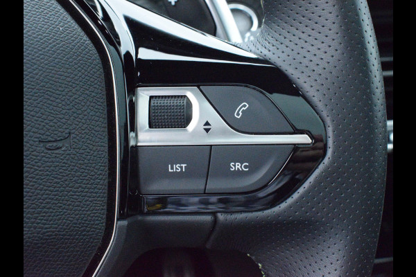 Peugeot 208 Hybrid 136 e-DCS6 GT PANORAMADAK | NAVI & CARPLAY | CAMERA MET SENSOREN | E.C.C. |