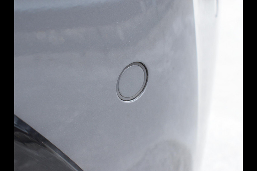 Peugeot 208 Hybrid 136 e-DCS6 GT PANORAMADAK | NAVI & CARPLAY | CAMERA MET SENSOREN | E.C.C. |