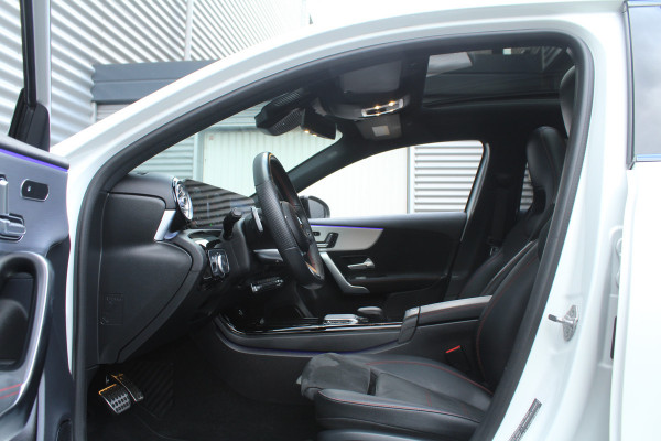 Mercedes-Benz A-Klasse 250 e 218pk Business Solution AMG PHEV Automaat SoH 96% NL-Auto NAP Panoramadak Burmester Clima Cruise Navi Camera Sfeer LMV Mercedes-Benz A-Klasse 250 e 218pk Business Solution AMG PHEV Automaat SoH 96% NL-Auto NAP Panoramadak Burmester Clima Cruise Navi Camera Sfeer LMV