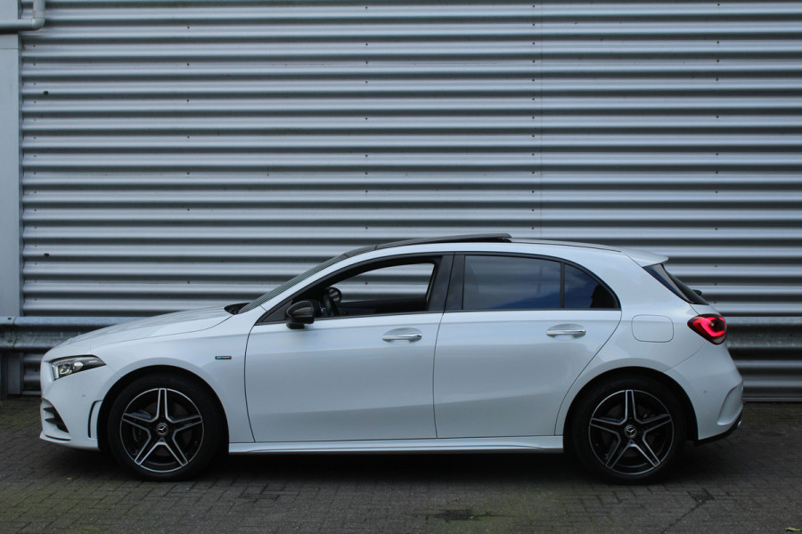 Mercedes-Benz A-Klasse 250 e 218pk Business Solution AMG PHEV Automaat SoH 96% NL-Auto NAP Panoramadak Burmester Clima Cruise Navi Camera Sfeer LMV Mercedes-Benz A-Klasse 250 e 218pk Business Solution AMG PHEV Automaat SoH 96% NL-Auto NAP Panoramadak Burmester Clima Cruise Navi Camera Sfeer LMV