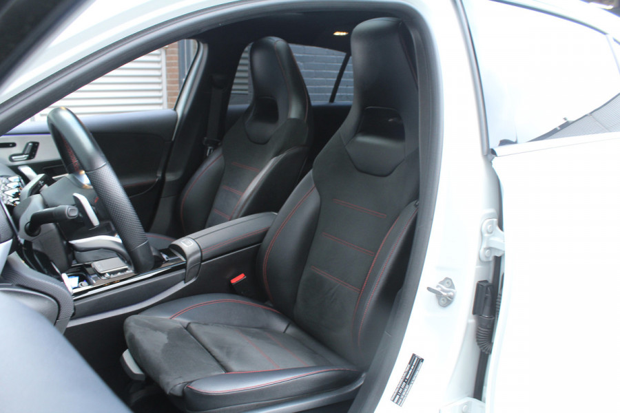 Mercedes-Benz A-Klasse 250 e 218pk Business Solution AMG PHEV Automaat SoH 96% NL-Auto NAP Panoramadak Burmester Clima Cruise Navi Camera Sfeer LMV Mercedes-Benz A-Klasse 250 e 218pk Business Solution AMG PHEV Automaat SoH 96% NL-Auto NAP Panoramadak Burmester Clima Cruise Navi Camera Sfeer LMV