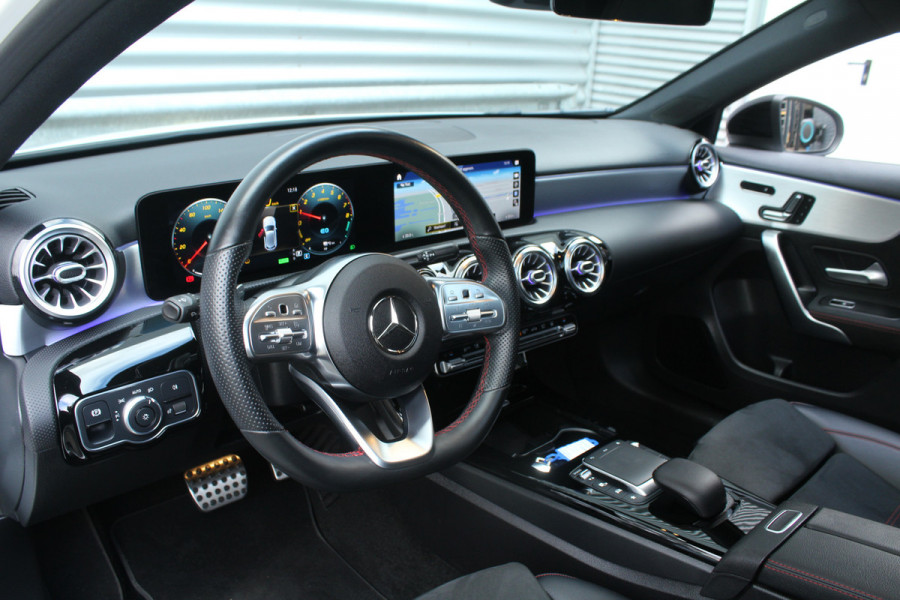 Mercedes-Benz A-Klasse 250 e 218pk Business Solution AMG PHEV Automaat SoH 96% NL-Auto NAP Panoramadak Burmester Clima Cruise Navi Camera Sfeer LMV Mercedes-Benz A-Klasse 250 e 218pk Business Solution AMG PHEV Automaat SoH 96% NL-Auto NAP Panoramadak Burmester Clima Cruise Navi Camera Sfeer LMV