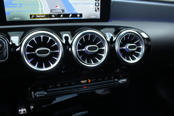 Mercedes-Benz A-Klasse 250 e 218pk Business Solution AMG PHEV Automaat SoH 96% NL-Auto NAP Panoramadak Burmester Clima Cruise Navi Camera Sfeer LMV Mercedes-Benz A-Klasse 250 e 218pk Business Solution AMG PHEV Automaat SoH 96% NL-Auto NAP Panoramadak Burmester Clima Cruise Navi Camera Sfeer LMV