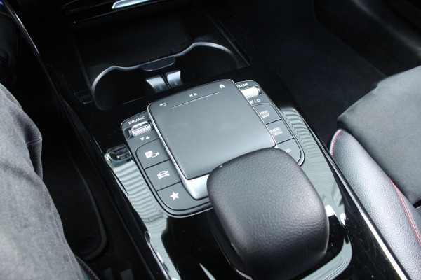 Mercedes-Benz A-Klasse 250 e 218pk Business Solution AMG PHEV Automaat SoH 96% NL-Auto NAP Panoramadak Burmester Clima Cruise Navi Camera Sfeer LMV Mercedes-Benz A-Klasse 250 e 218pk Business Solution AMG PHEV Automaat SoH 96% NL-Auto NAP Panoramadak Burmester Clima Cruise Navi Camera Sfeer LMV