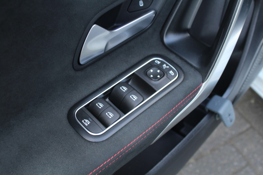 Mercedes-Benz A-Klasse 250 e 218pk Business Solution AMG PHEV Automaat SoH 96% NL-Auto NAP Panoramadak Burmester Clima Cruise Navi Camera Sfeer LMV Mercedes-Benz A-Klasse 250 e 218pk Business Solution AMG PHEV Automaat SoH 96% NL-Auto NAP Panoramadak Burmester Clima Cruise Navi Camera Sfeer LMV
