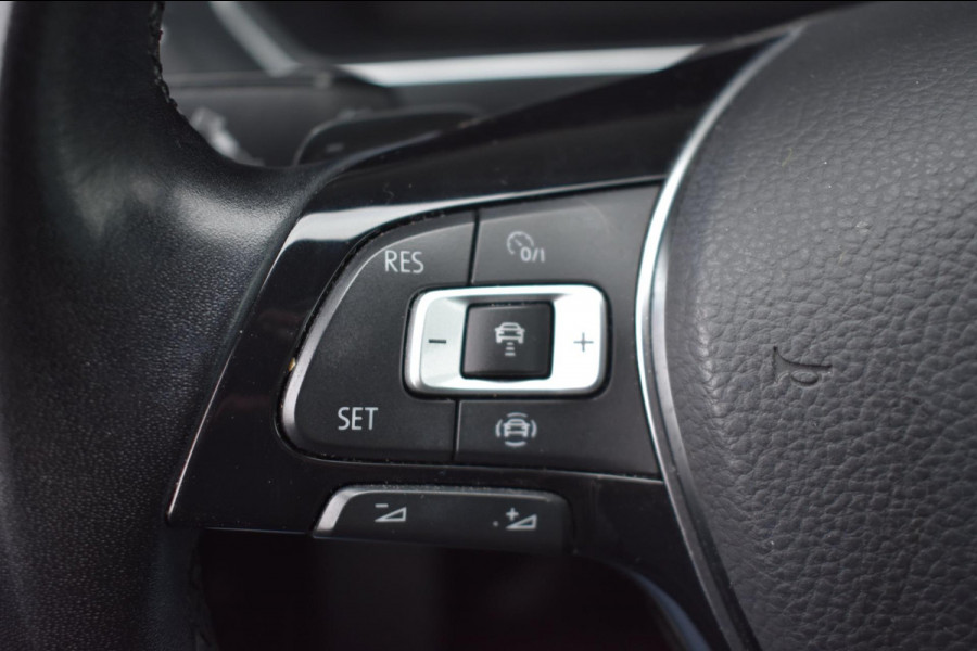 Volkswagen Tiguan 1.5 TSI ACT R-Line | LEDER | PANO | CAMERA | VIRTUAL COCKPIT | NAP | STOELVERWARMING Volkswagen Tiguan 1.5 TSI ACT R-Line | LEDER | PANO | CAMERA | VIRTUAL COCKPIT | NAP | STOELVERWARMING