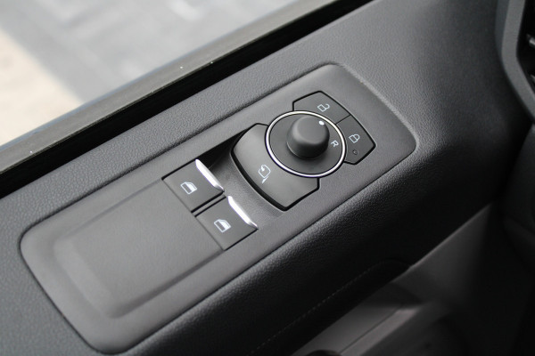 Ford Transit Custom 320 2.0 TDCI L2H1 Limited 170pk - 2x Schuifdeur - ACC - Blind spot - Navigatie - Camera - Draadloos laden - Stoelverwarming - Ri Ford Transit Custom 320 2.0 TDCI L2H1 Limited 170pk - 2x Schuifdeur - ACC - Blind spot - Navigatie - Camera - Draadloos laden - Stoelverwarming - Ri