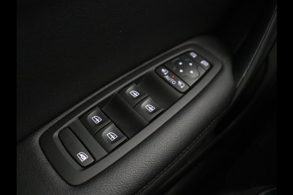 Renault Mégane 1.6 E-Tech Plug-In Hybrid 160 | Stoelverwarming | Head-Up | Trekhaak | Adaptive cruise | Carplay | Digital Cockpit | Climate control | Navigatie | Keyless | PHEV | Plug In