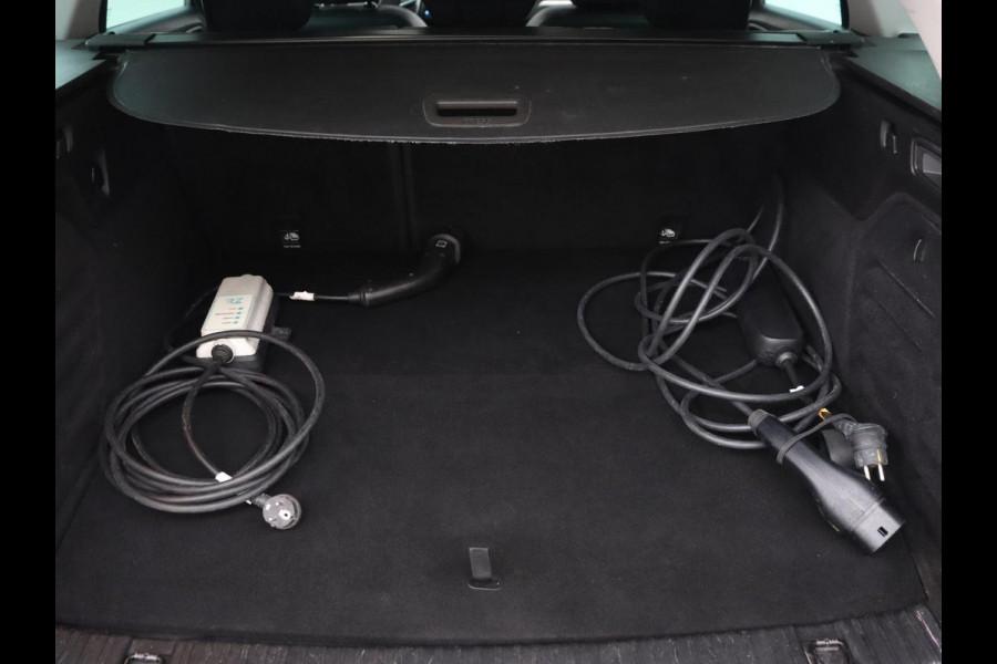 Renault Mégane 1.6 E-Tech Plug-In Hybrid 160 | Stoelverwarming | Head-Up | Trekhaak | Adaptive cruise | Carplay | Digital Cockpit | Climate control | Navigatie | Keyless | PHEV | Plug In