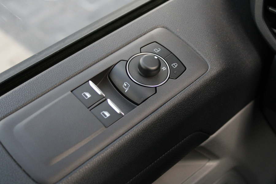 Ford Transit Custom 320 2.0 TDCI L2H1 Limited 170pk - Adaptive Cruise - Blind spot - Navigatie - Camera - Draadloos laden - Rijklaar Ford Transit Custom 320 2.0 TDCI L2H1 Limited 170pk - Adaptive Cruise - Blind spot - Navigatie - Camera - Draadloos laden - Rijklaar