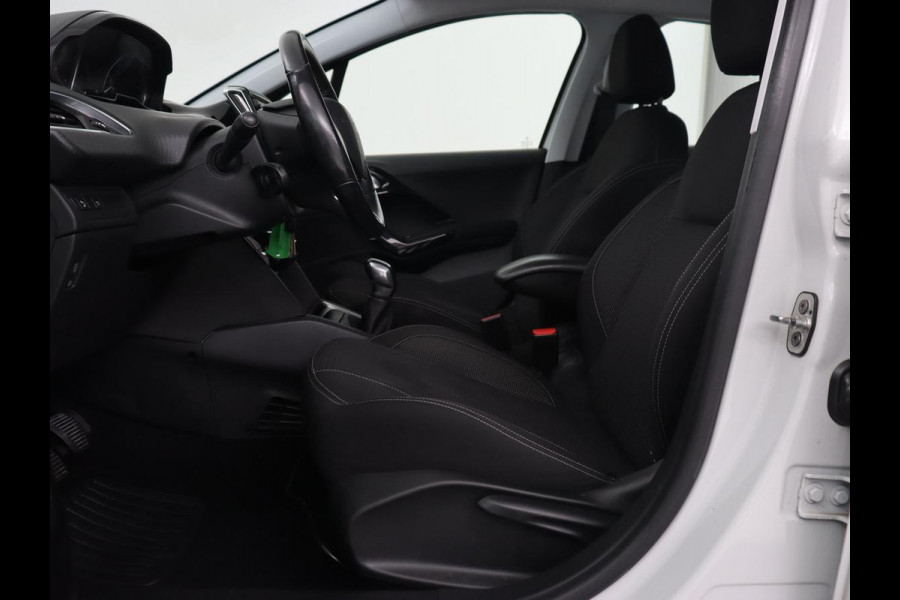 Peugeot 208 1.5 BleuHDi Allure | Trekhaak | Carplay | Navigatie | Climate control | Cruise control | Parkeerhulp | DAB | Bluetooth