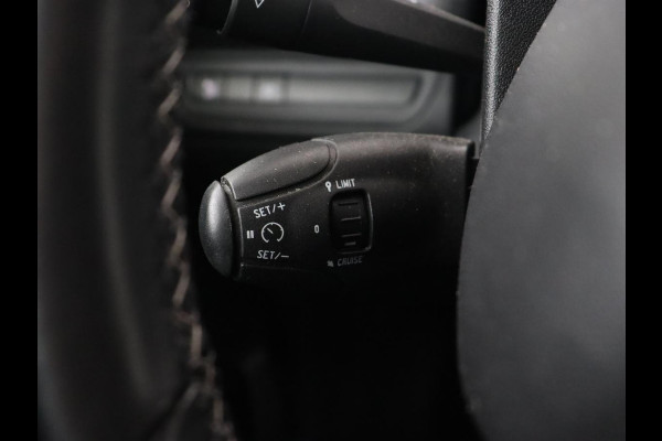 Peugeot 208 1.5 BleuHDi Allure | Trekhaak | Carplay | Navigatie | Climate control | Cruise control | Parkeerhulp | DAB | Bluetooth