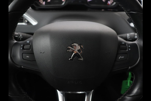 Peugeot 208 1.5 BleuHDi Allure | Trekhaak | Carplay | Navigatie | Climate control | Cruise control | Parkeerhulp | DAB | Bluetooth