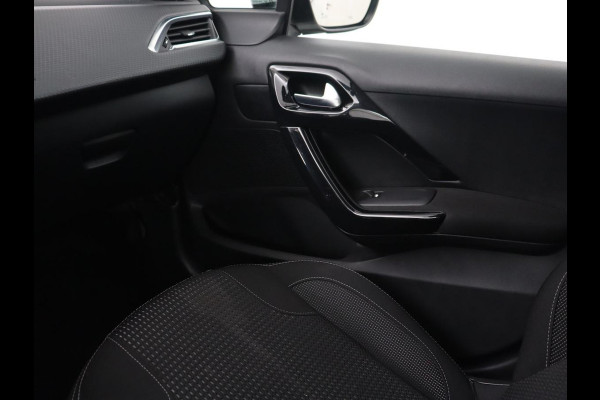 Peugeot 208 1.5 BleuHDi Allure | Trekhaak | Carplay | Navigatie | Climate control | Cruise control | Parkeerhulp | DAB | Bluetooth
