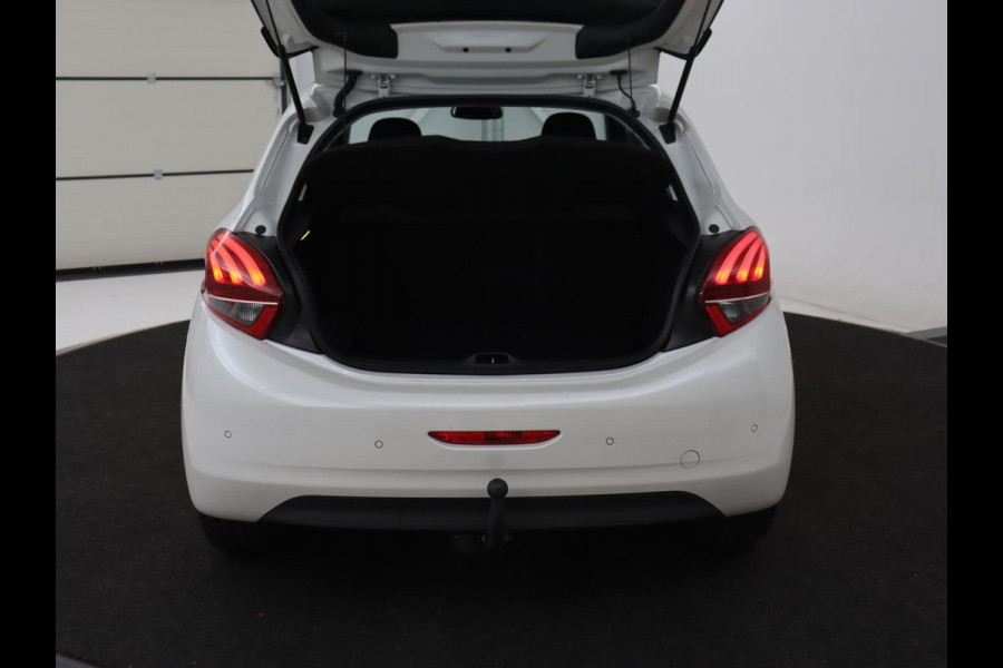 Peugeot 208 1.5 BleuHDi Allure | Trekhaak | Carplay | Navigatie | Climate control | Cruise control | Parkeerhulp | DAB | Bluetooth