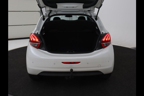 Peugeot 208 1.5 BleuHDi Allure | Trekhaak | Carplay | Navigatie | Climate control | Cruise control | Parkeerhulp | DAB | Bluetooth