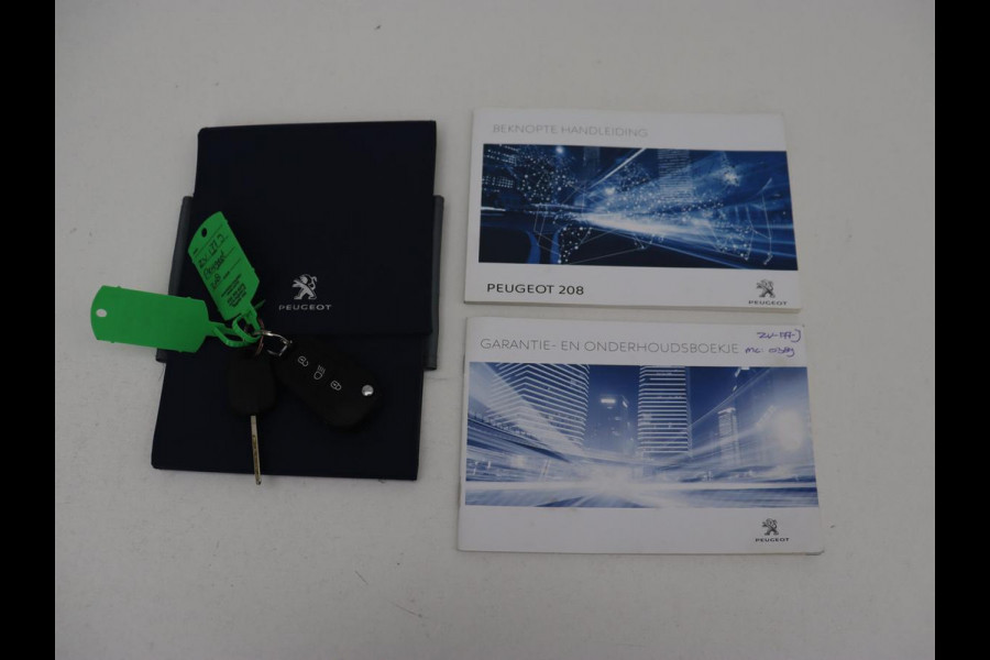 Peugeot 208 1.5 BleuHDi Allure | Trekhaak | Carplay | Navigatie | Climate control | Cruise control | Parkeerhulp | DAB | Bluetooth