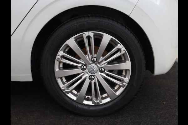 Peugeot 208 1.5 BleuHDi Allure | Trekhaak | Carplay | Navigatie | Climate control | Cruise control | Parkeerhulp | DAB | Bluetooth