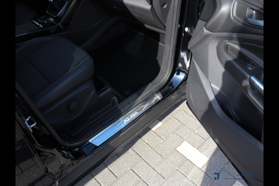 Ford Kuga 1.5 EcoBoost | Titanium | Pano | Navi | Camera | 17" LM Velgen | Elektr. Uitklapb. trekhaak | Volledig gedocumenteerd Onderhoudsboekje | Incl. 12 maanden Car Garantie Ford Kuga 1.5 EcoBoost | Titanium | Pano | Navi | Camera | 17" LM Velgen | Elektr. Uitklapb. trekhaak | Volledig gedocumenteerd Onderhoudsboekje | Incl. 12 maanden Car Garantie